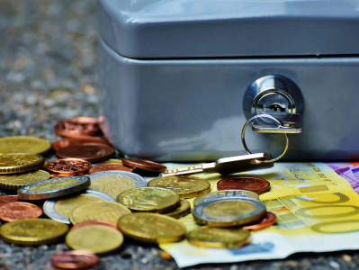 黄金价格趋势查看途径详解：优缺点比较及选择建议